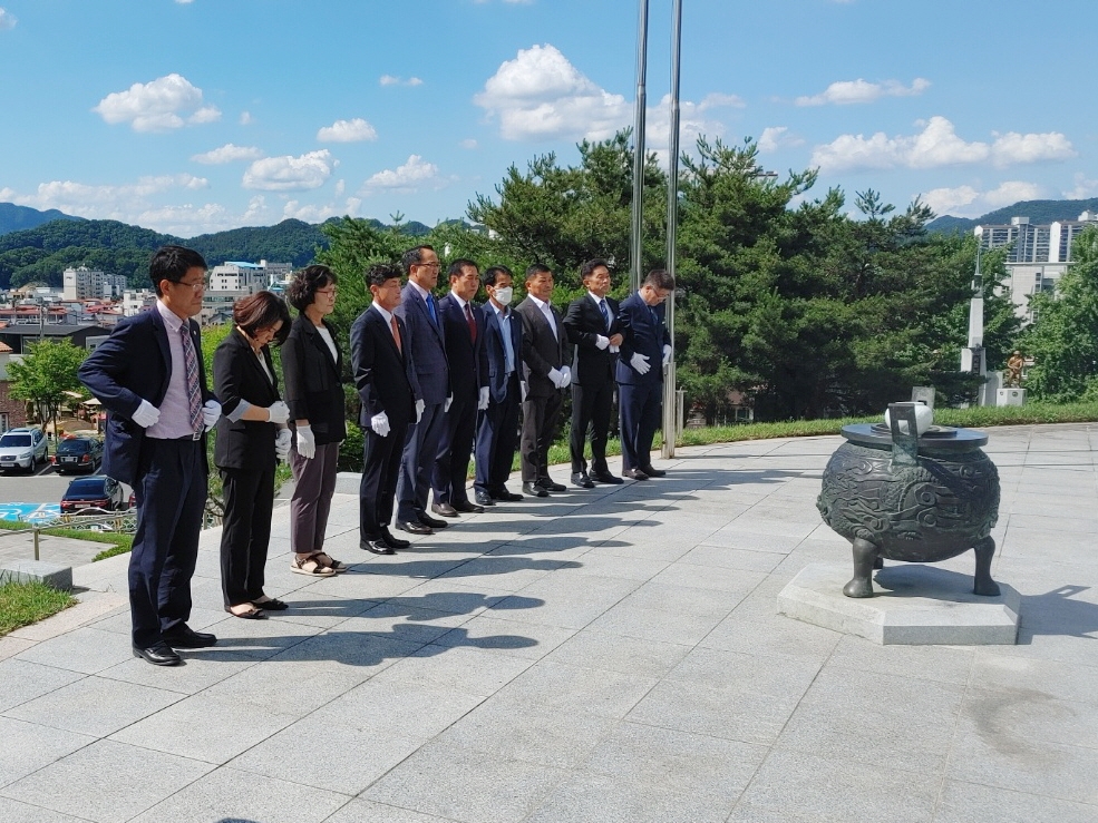 제9대 옥천군의회 충혼탑 참배