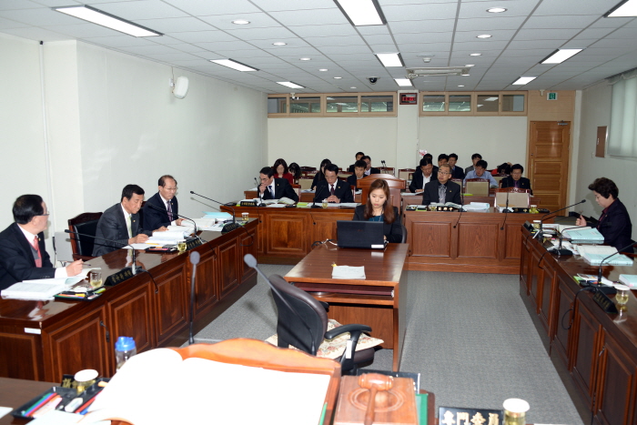 제215회 옥천군의회 임시회