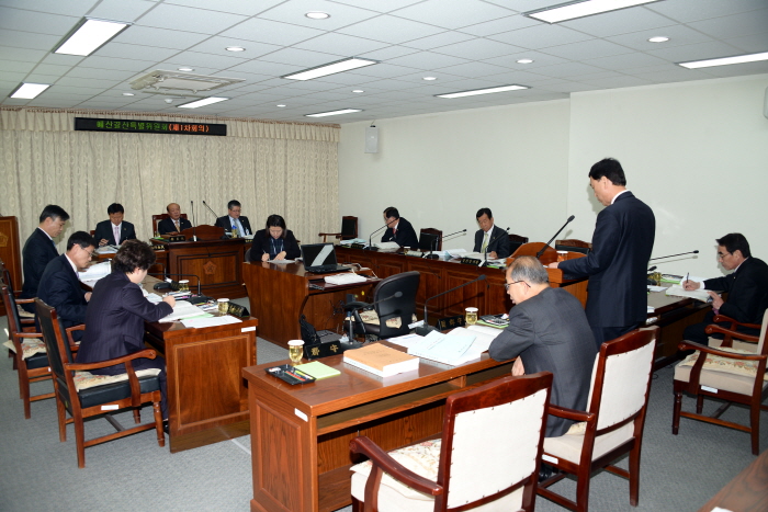 제215회 옥천군의회 임시회