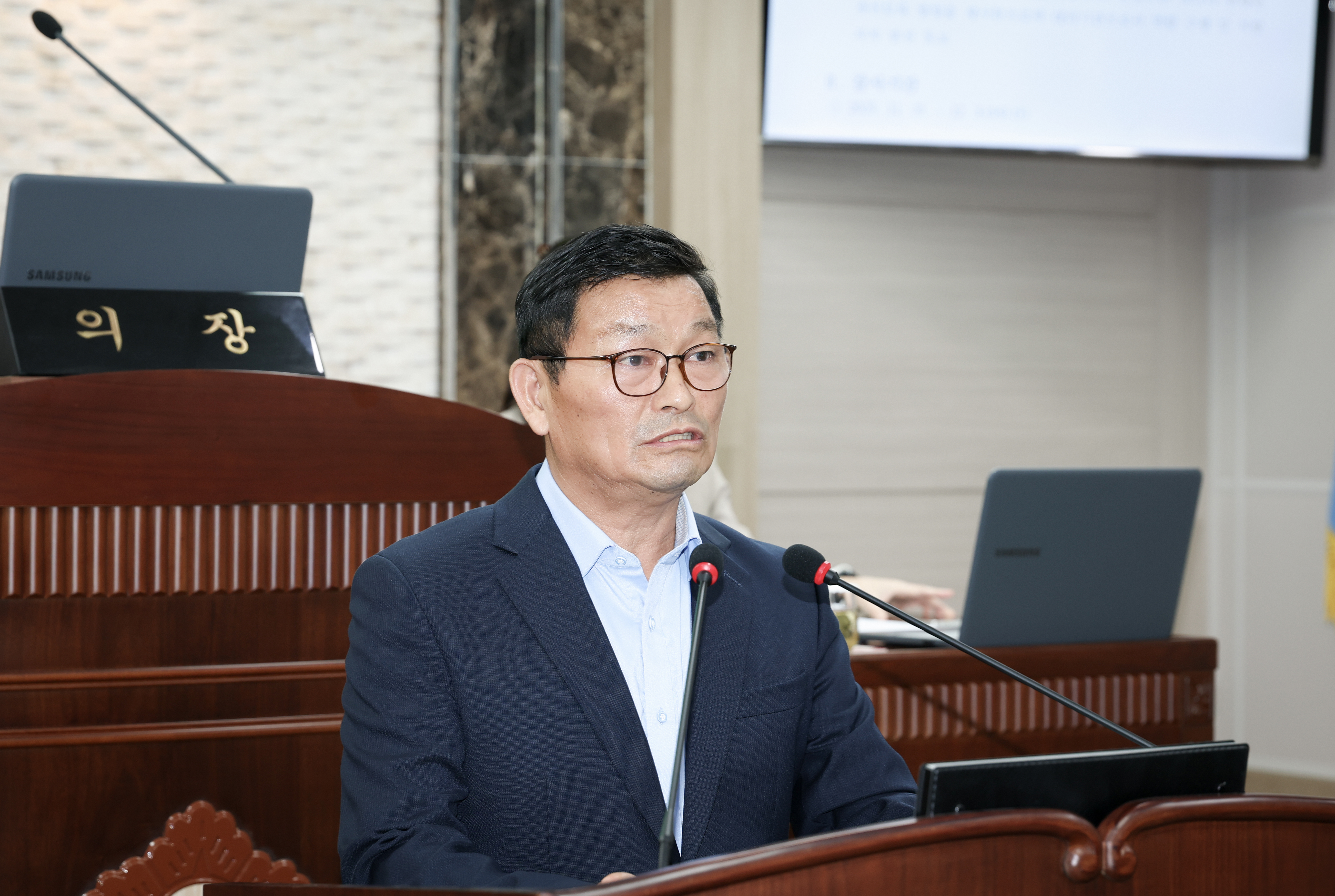 제327회 옥천군의회 임시회 본회의 제2차회의