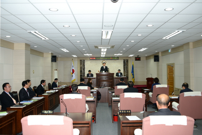 제215회 옥천군의회 임시회