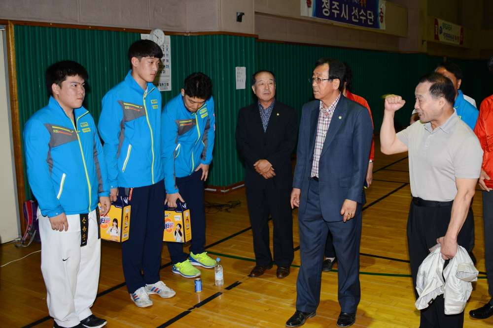 충북도민 체육대회 선수단 격려