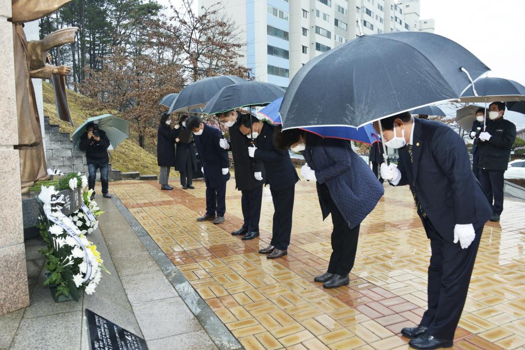제102주년 옥천군의회 3.1절 충혼탑 참배