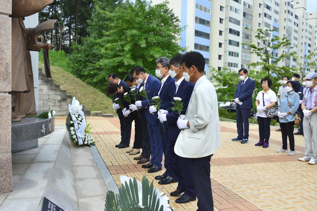 옥천군의회 제75회 광복절 기념 충혼탑 참배
