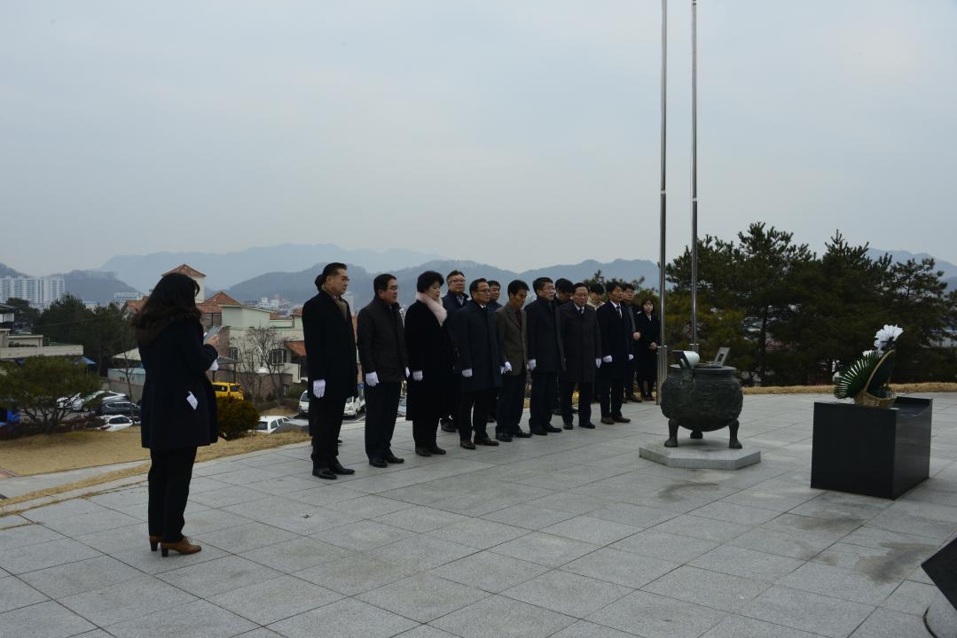 군의회 충혼탑 참배