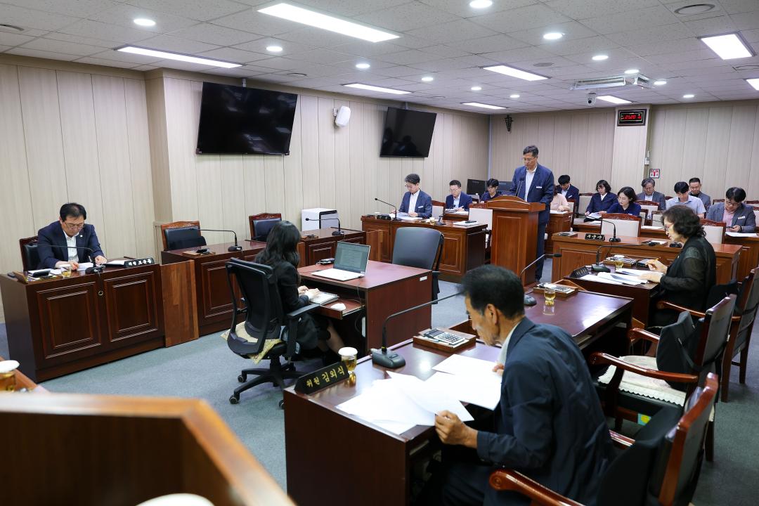 제325회 옥천군의회 제1차 정례회 산업경제위원회 제1차회의