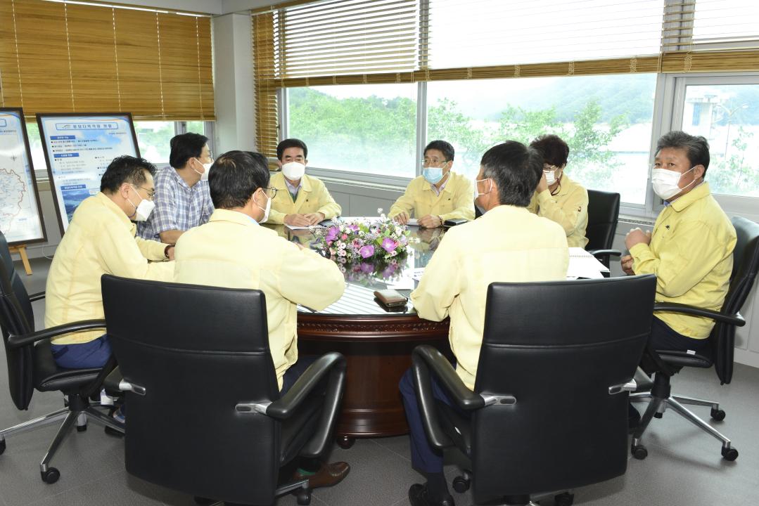 옥천군의회 용담댐 방류 피해 관련 한국수자원공사 용담지사 항의 방문
